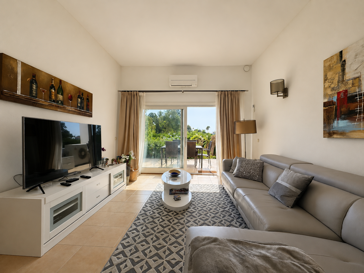 2 Bedroom Apartment in Estepona - Photo 5