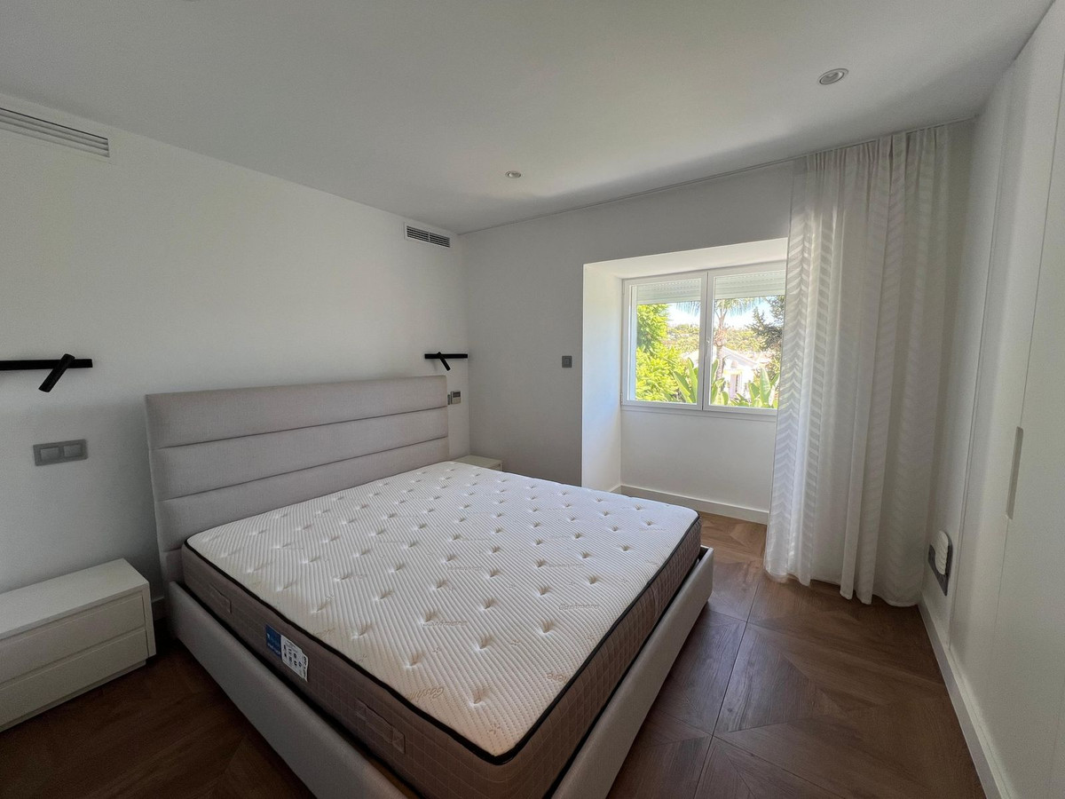 5 Bedroom Townhouse in Marbella - Photo 7