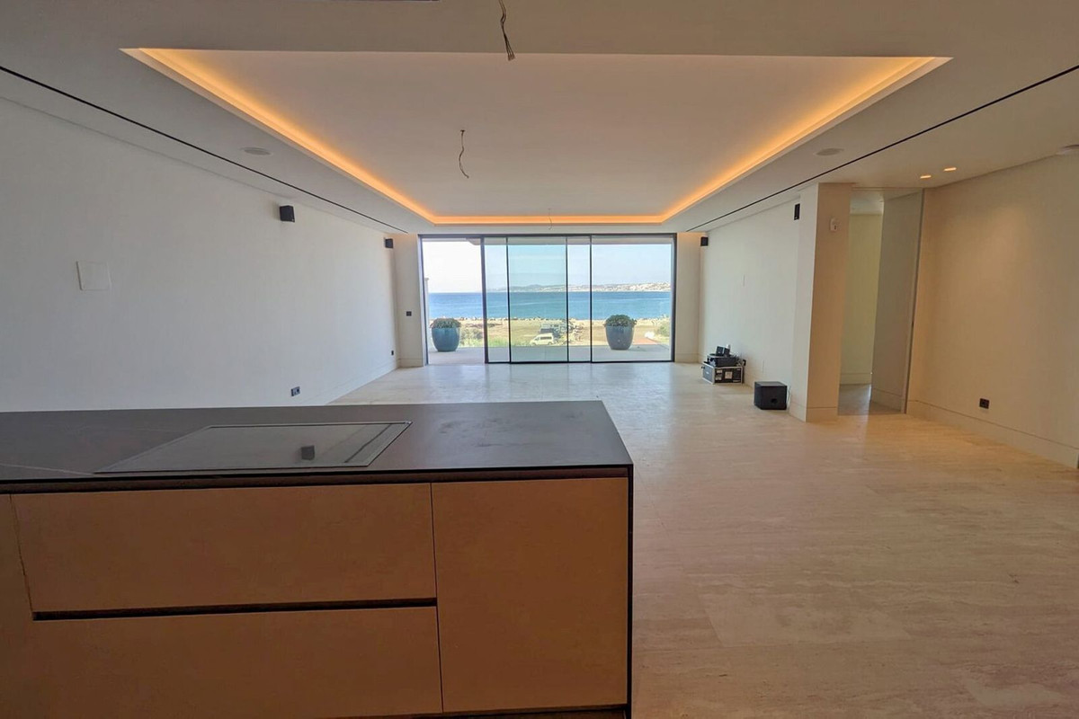 3 Bedroom Apartment in Estepona - Photo 7