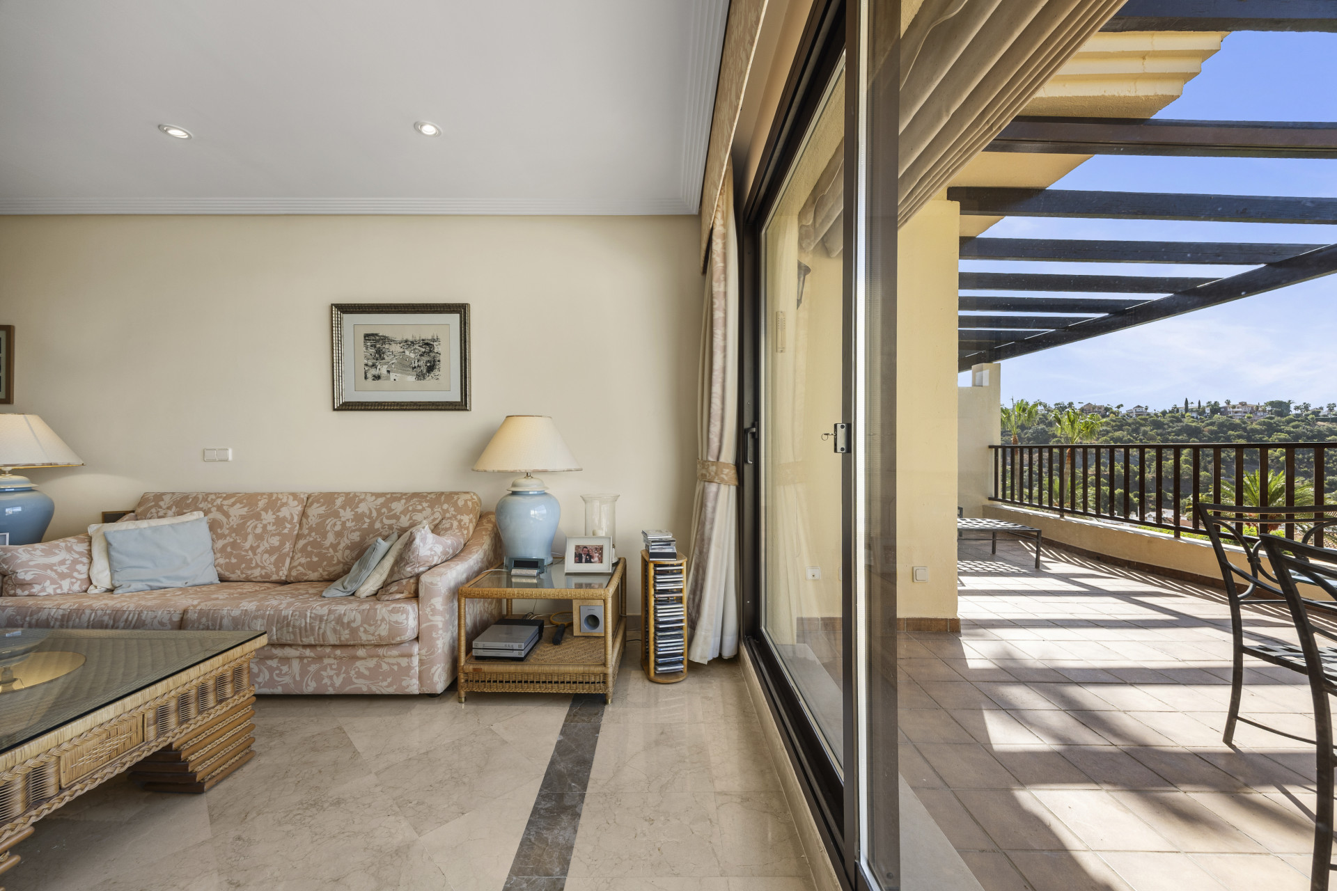 3 Bedroom Penthouse in Benahavís - Photo 6