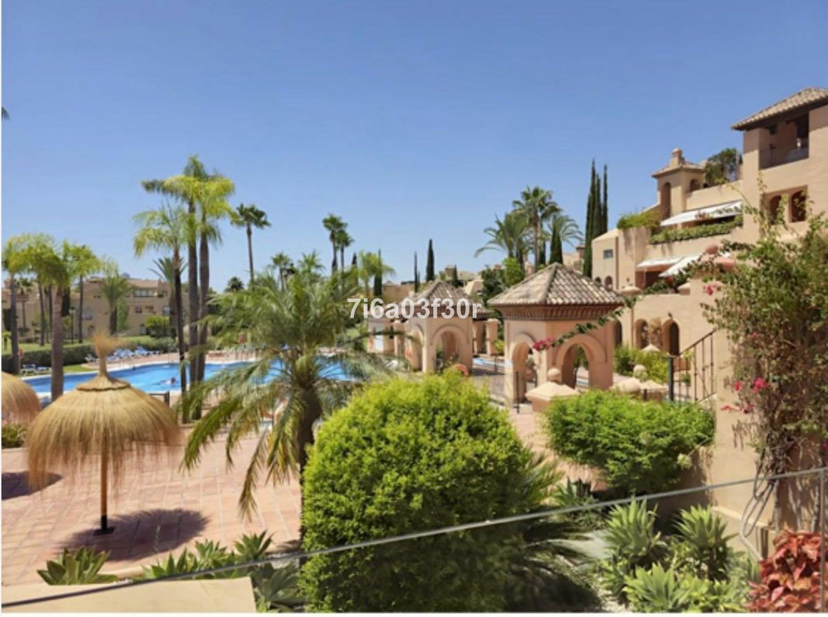 2 Bedroom Apartment in Estepona - Foto 2