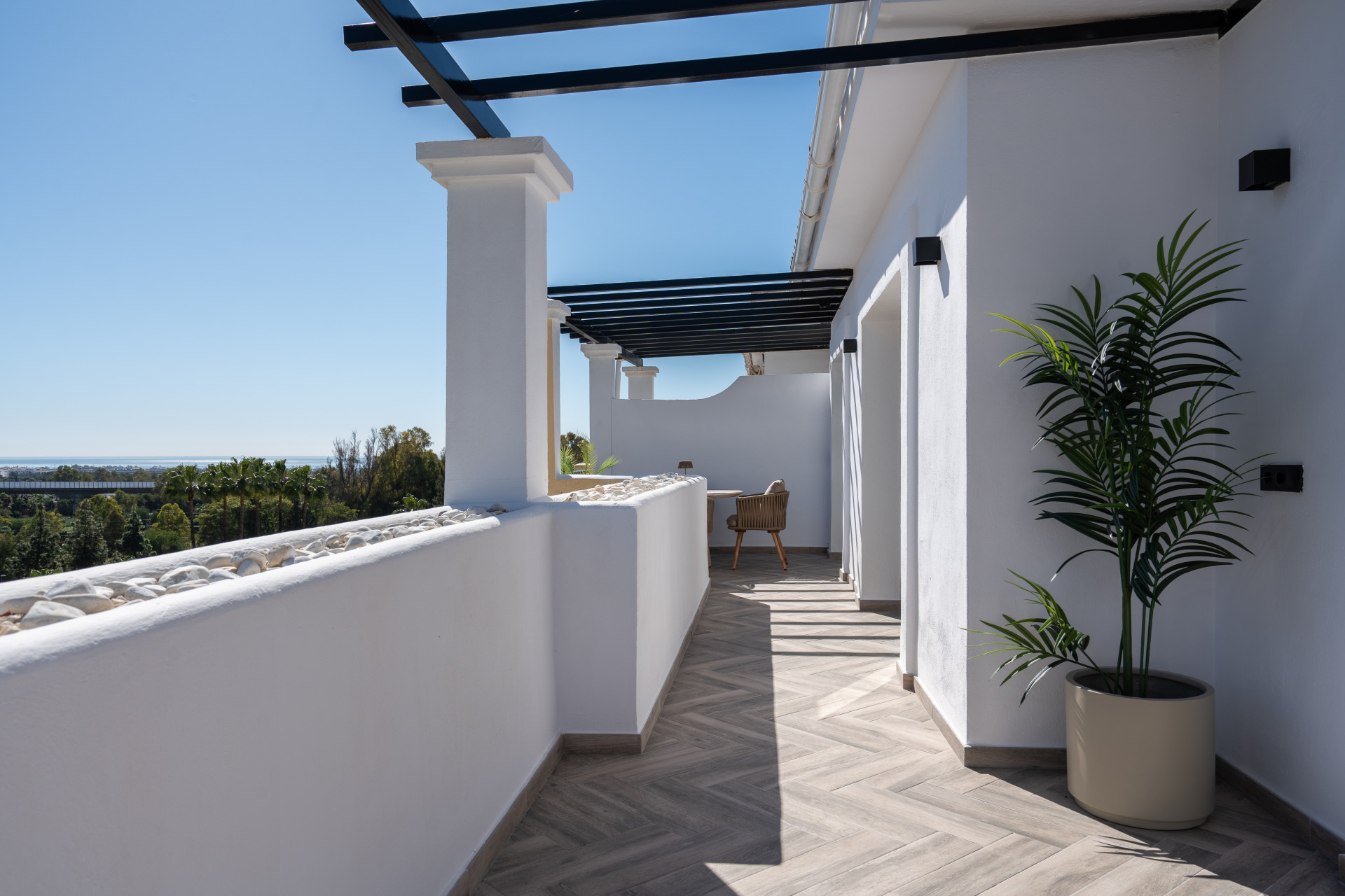 3 Bedroom Penthouse in Benahavís - Photo 35