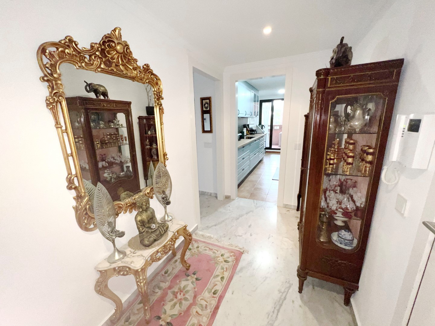 3 Bedroom Apartment in Marbella - Photo 10
