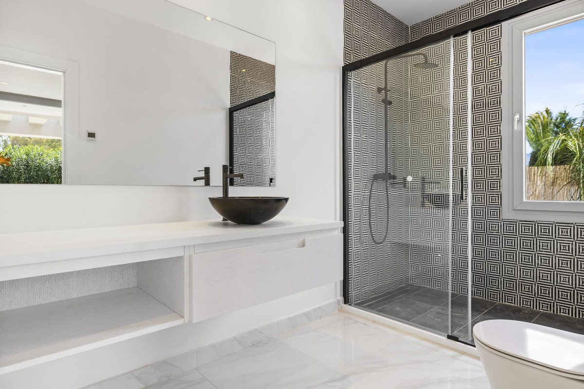 5 Bedroom Villa in San Pedro de Alcántara - Photo 42
