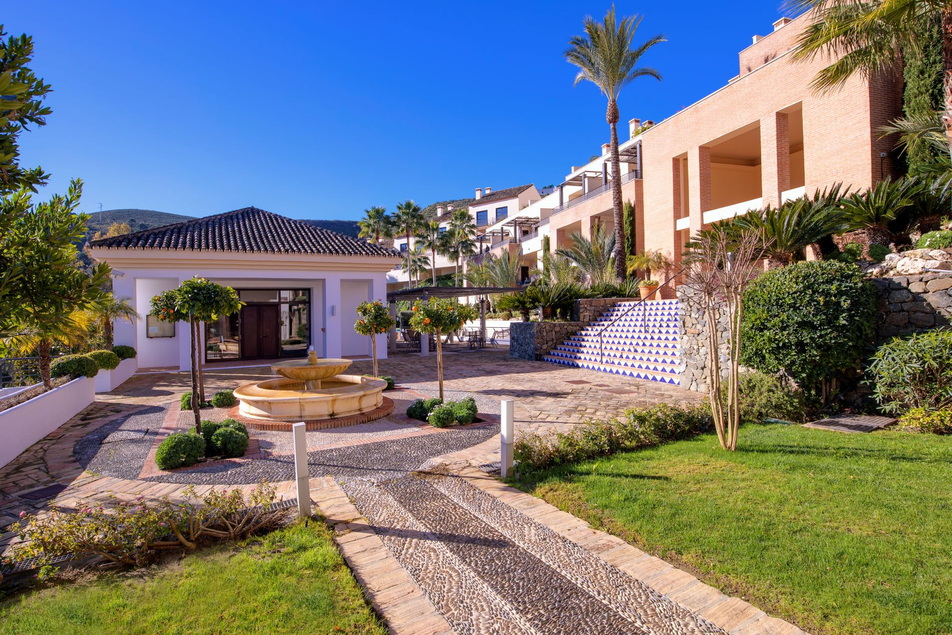 4 Bedroom Townhouse in Benahavís - Photo 26