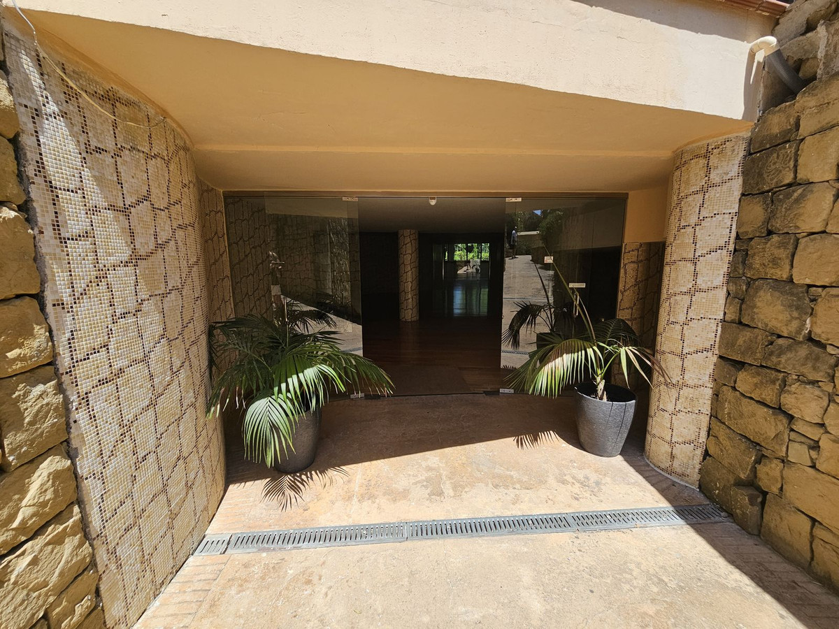 3 Bedroom Apartment in Marbella - Photo 29