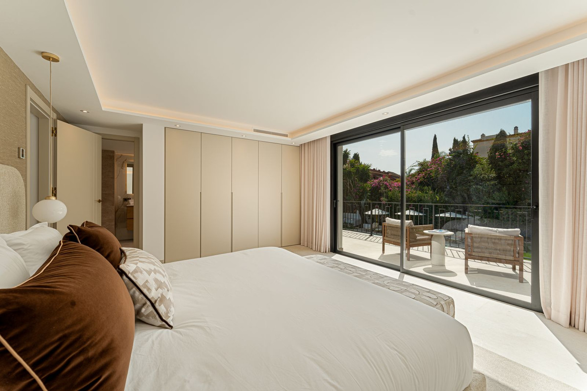 4 Bedroom Villa in Marbella - Photo 30