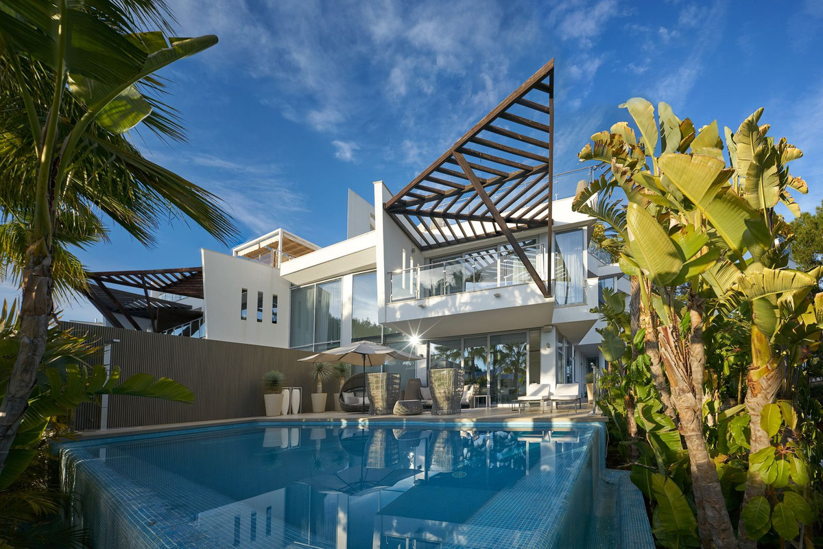 4 Bedroom Villa in Marbella - Photo 67