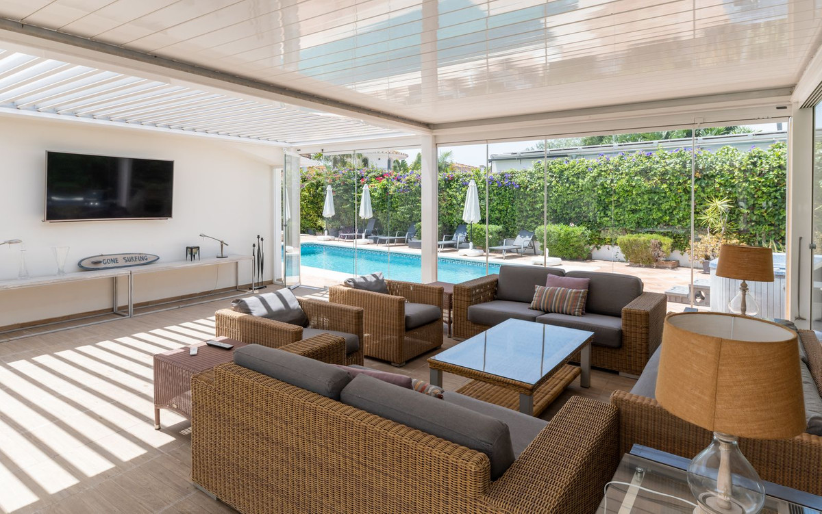 8 Bedroom Villa in San Pedro de Alcántara - Photo 21
