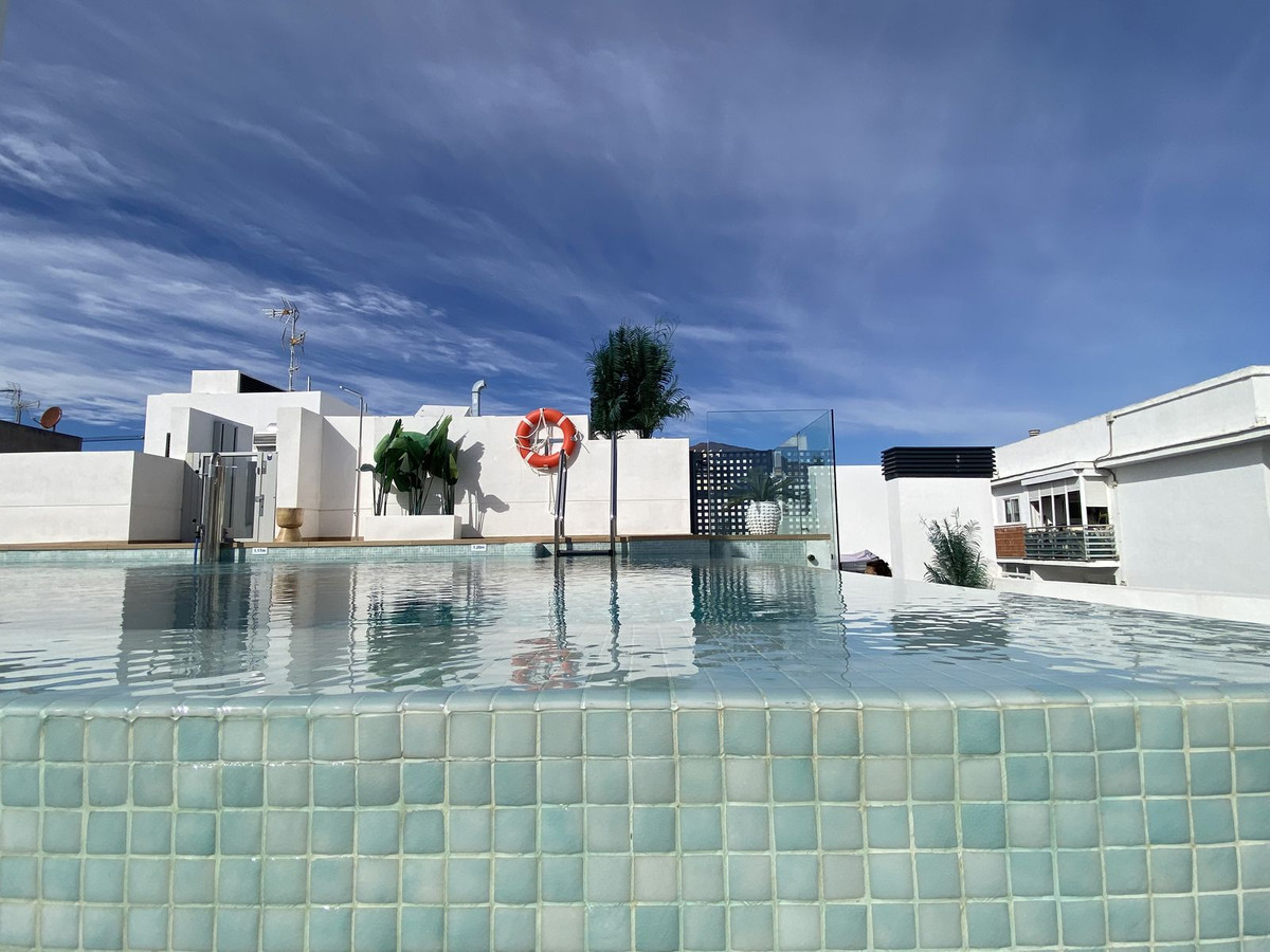 2 Bedroom Apartment in Estepona - Photo 27