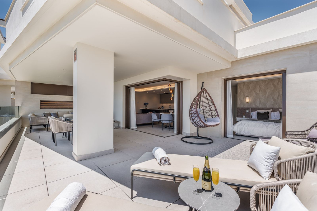 3 Bedroom Apartment in Estepona - Photo 5
