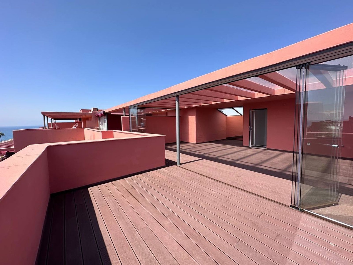3 Bedroom Penthouse in Estepona - Photo 20