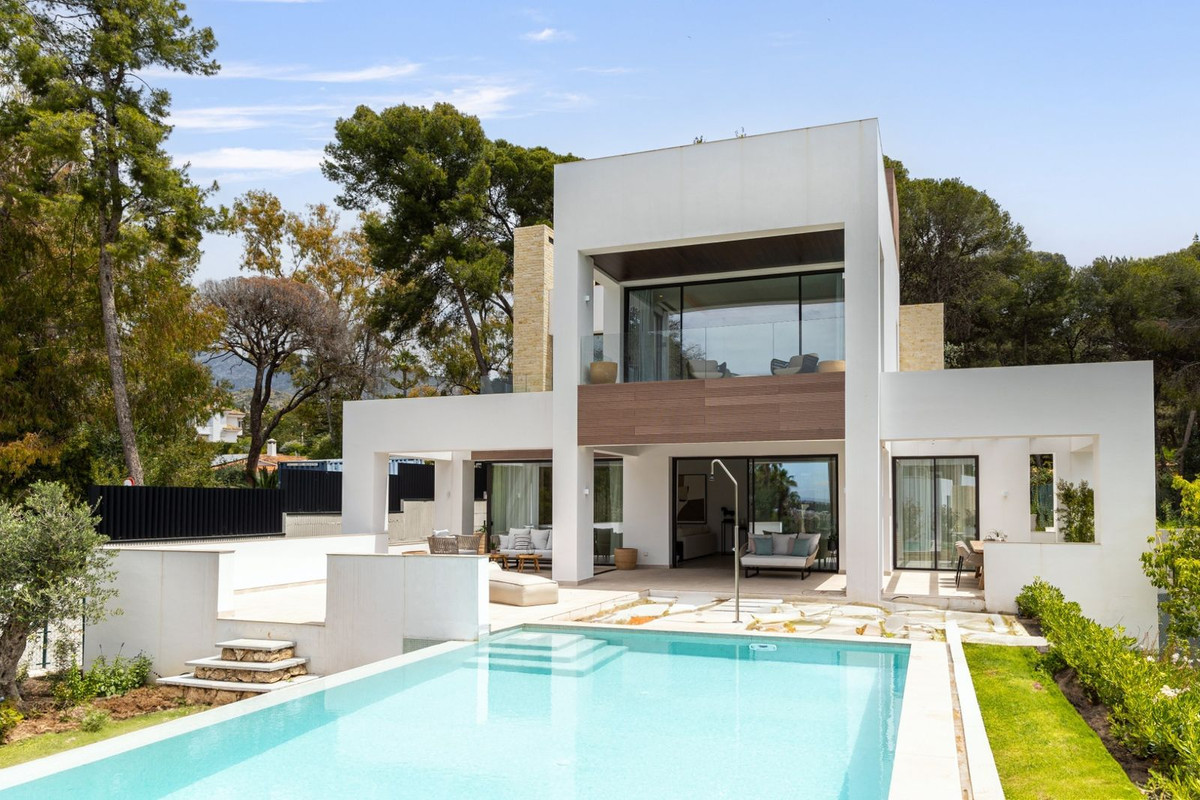 4 Bedroom Villa in Marbella - Photo 23