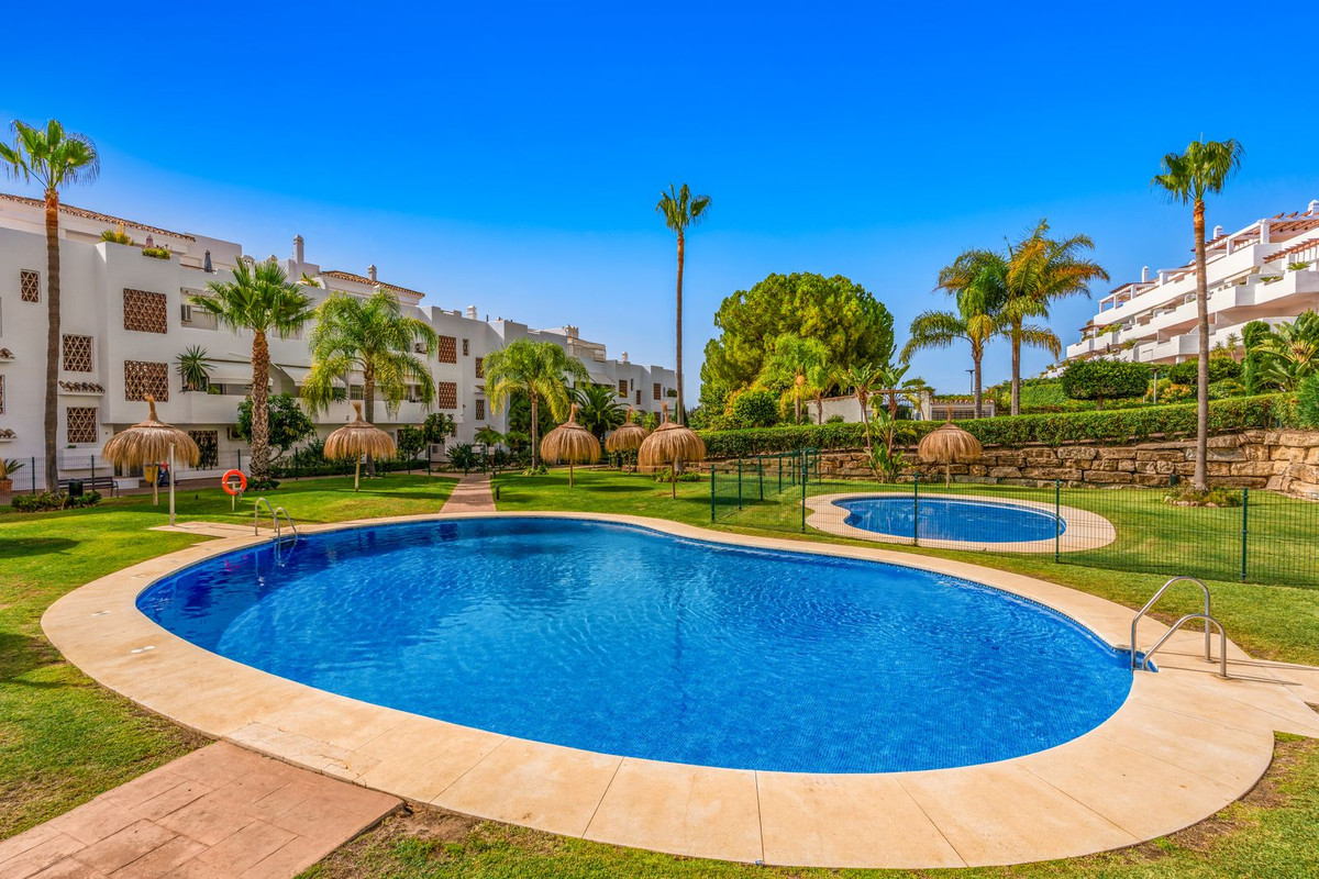 3 Bedroom Penthouse in Estepona - Photo 25