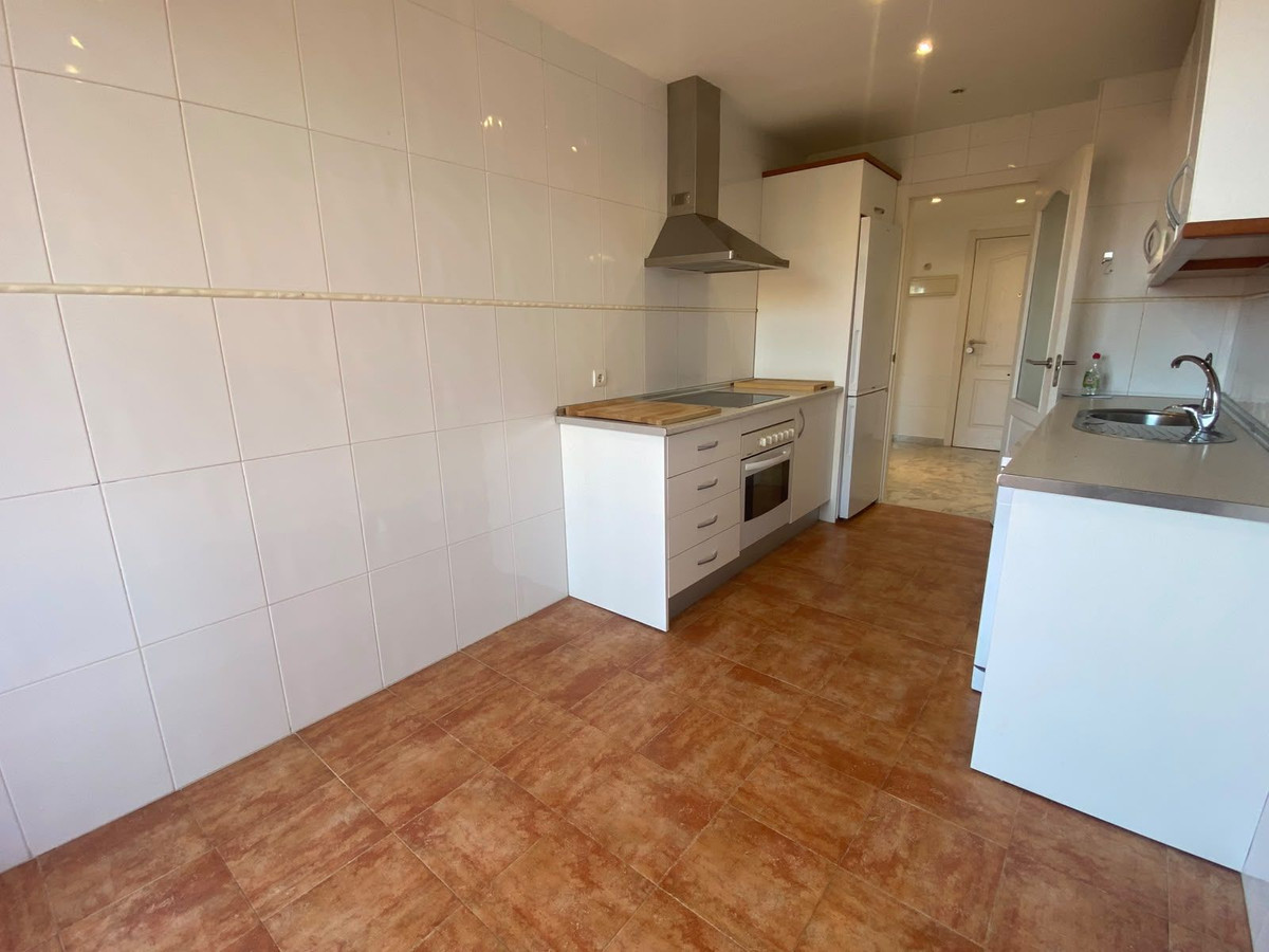 2 Bedroom Apartment in Marbella - Photo 11