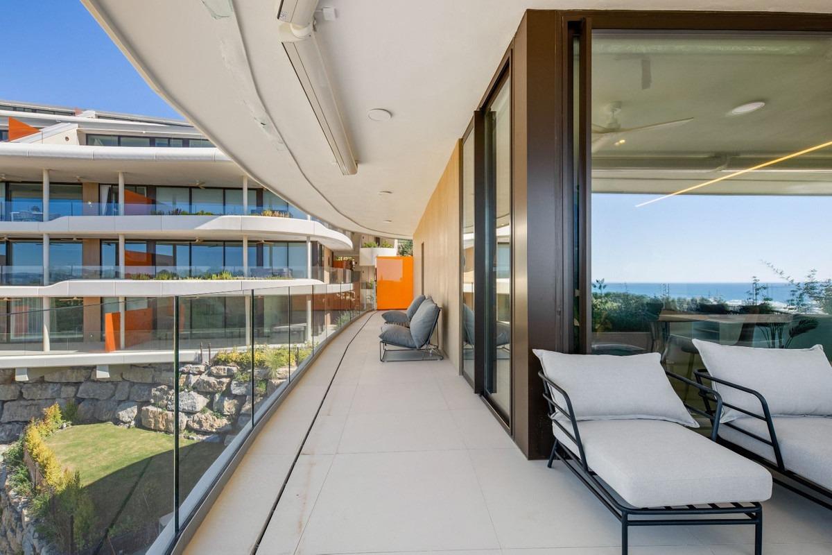 2 Bedroom Apartment in Benalmádena - Photo 5
