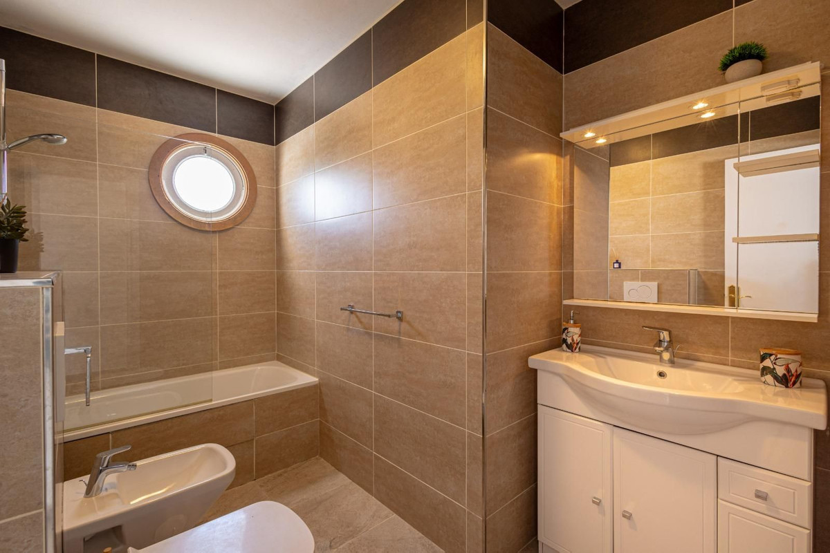 3 Bedroom Villa in Estepona - Photo 17