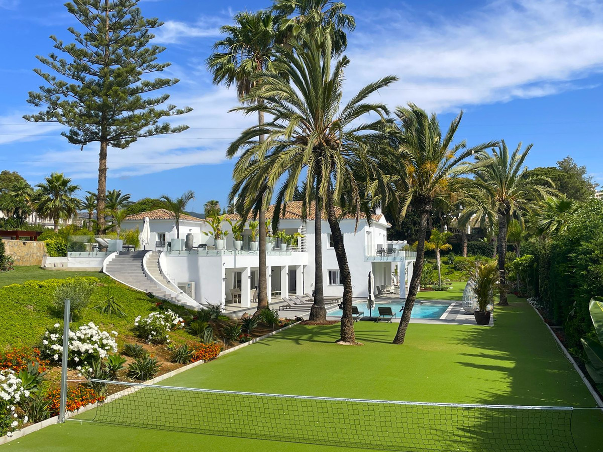 6 Bedroom Villa in Estepona - Photo 2