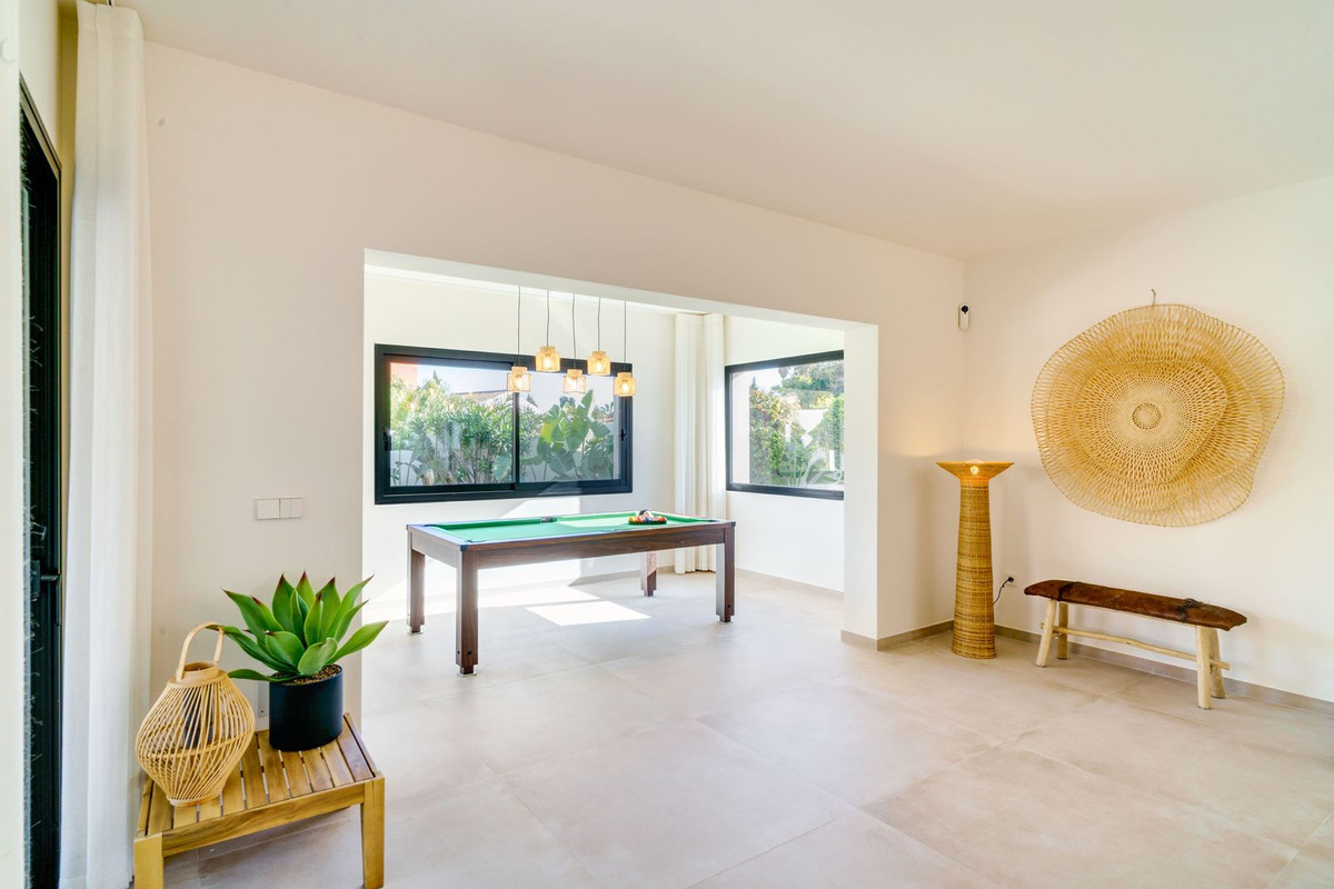 6 Bedroom Villa in Marbella - Photo 35
