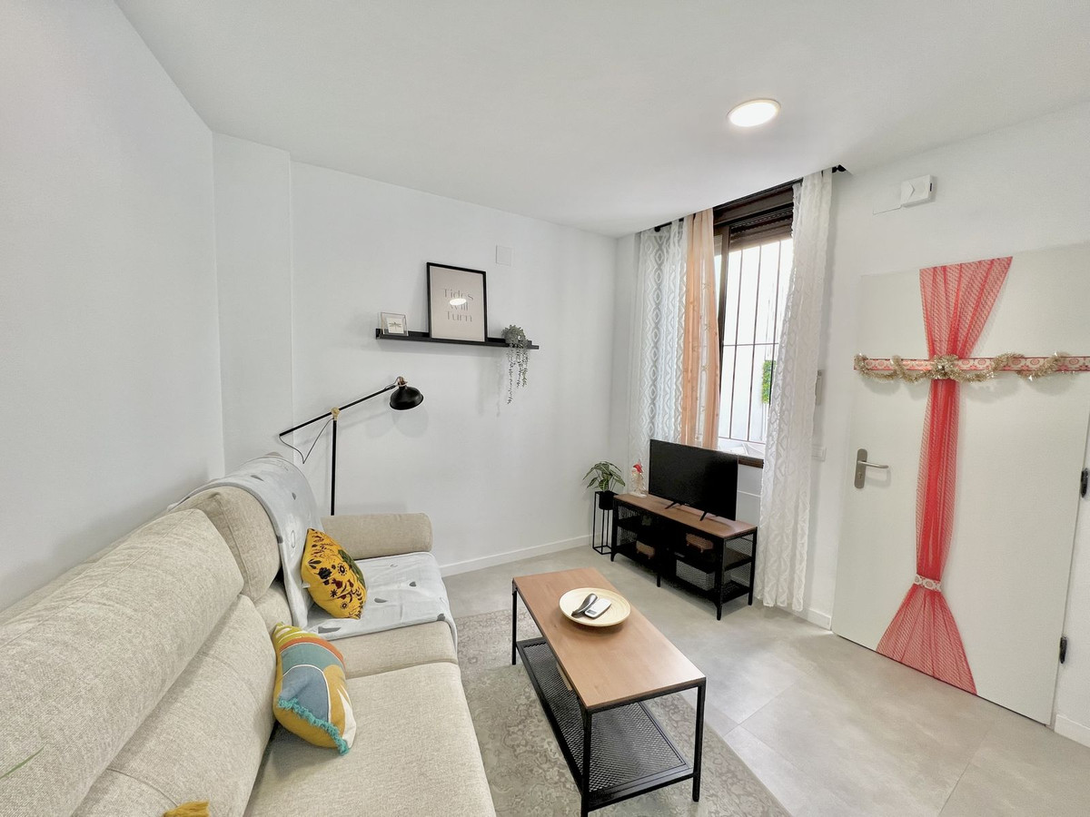 15 Bedroom Apartment in Málaga - Photo 4