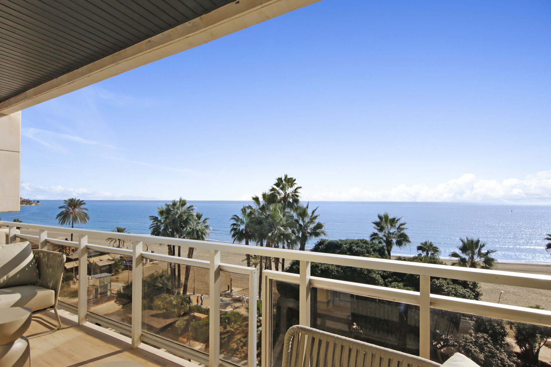 3 Bedroom Penthouse in Estepona - Photo 5