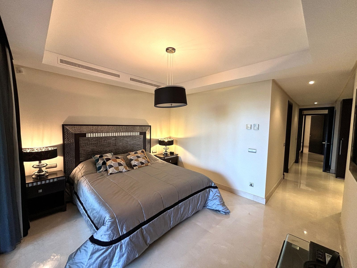 2 Bedroom Apartment in Marbella - Photo 18