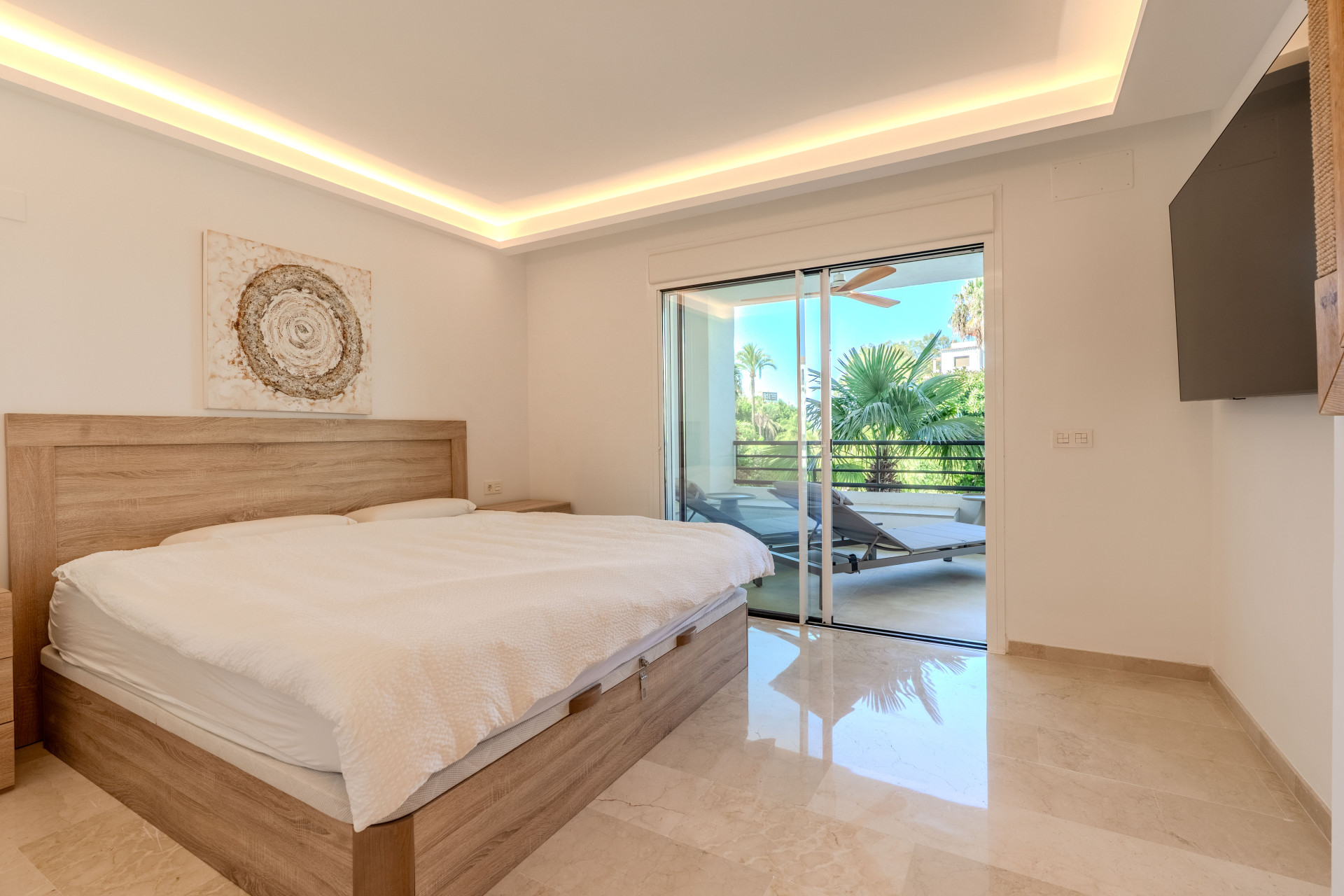 2 Bedroom Apartment in Marbella - Photo 5