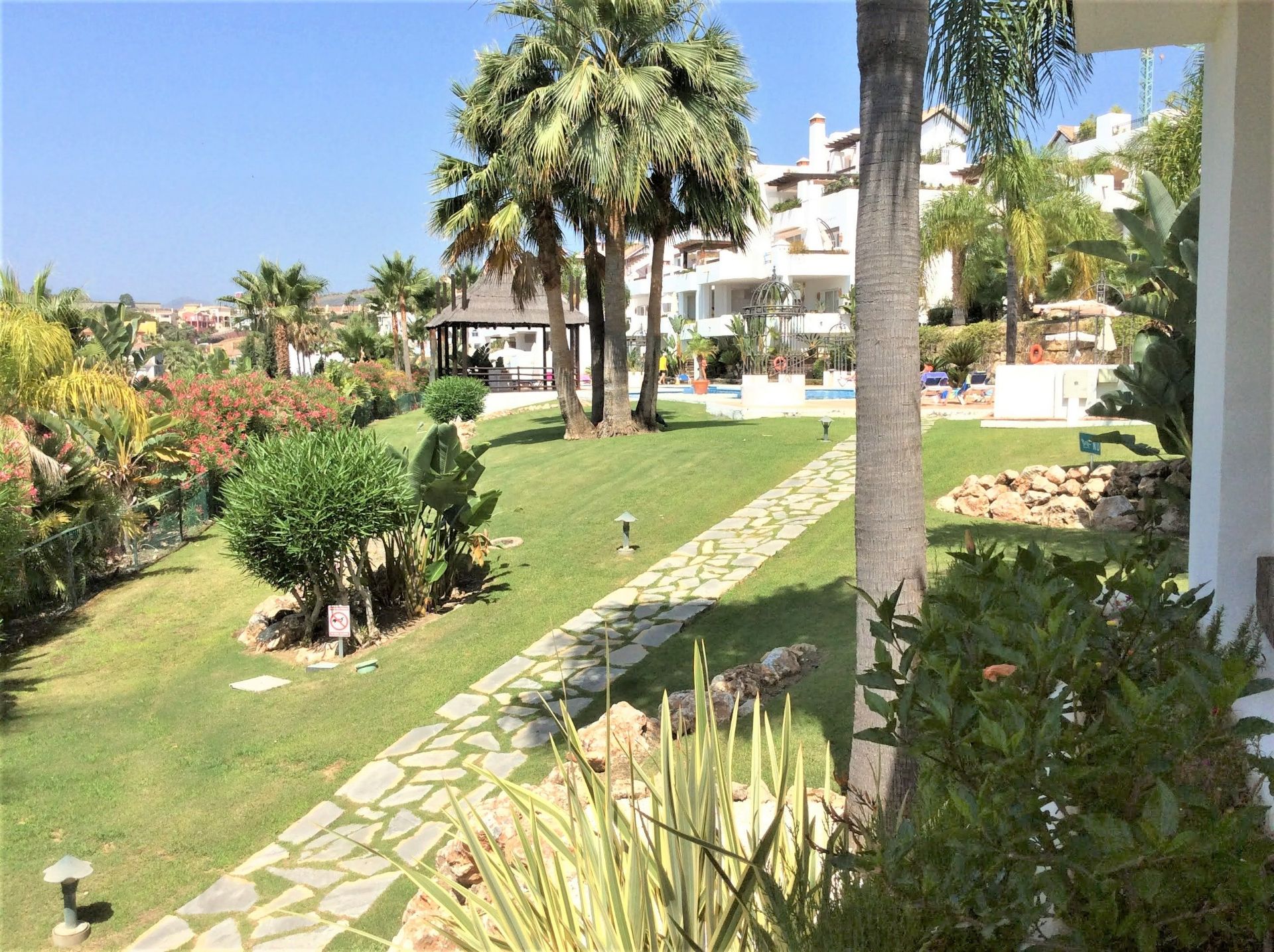 2 Bedroom Apartment in Marbella - Photo 23