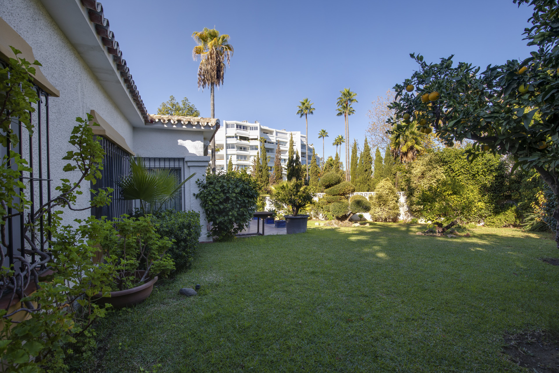 4 Bedroom Villa in San Pedro de Alcántara - Photo 35