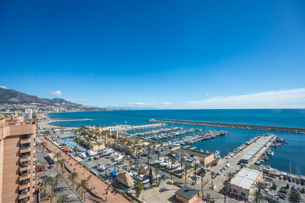 2 Bedroom Apartment in Fuengirola - Photo 5