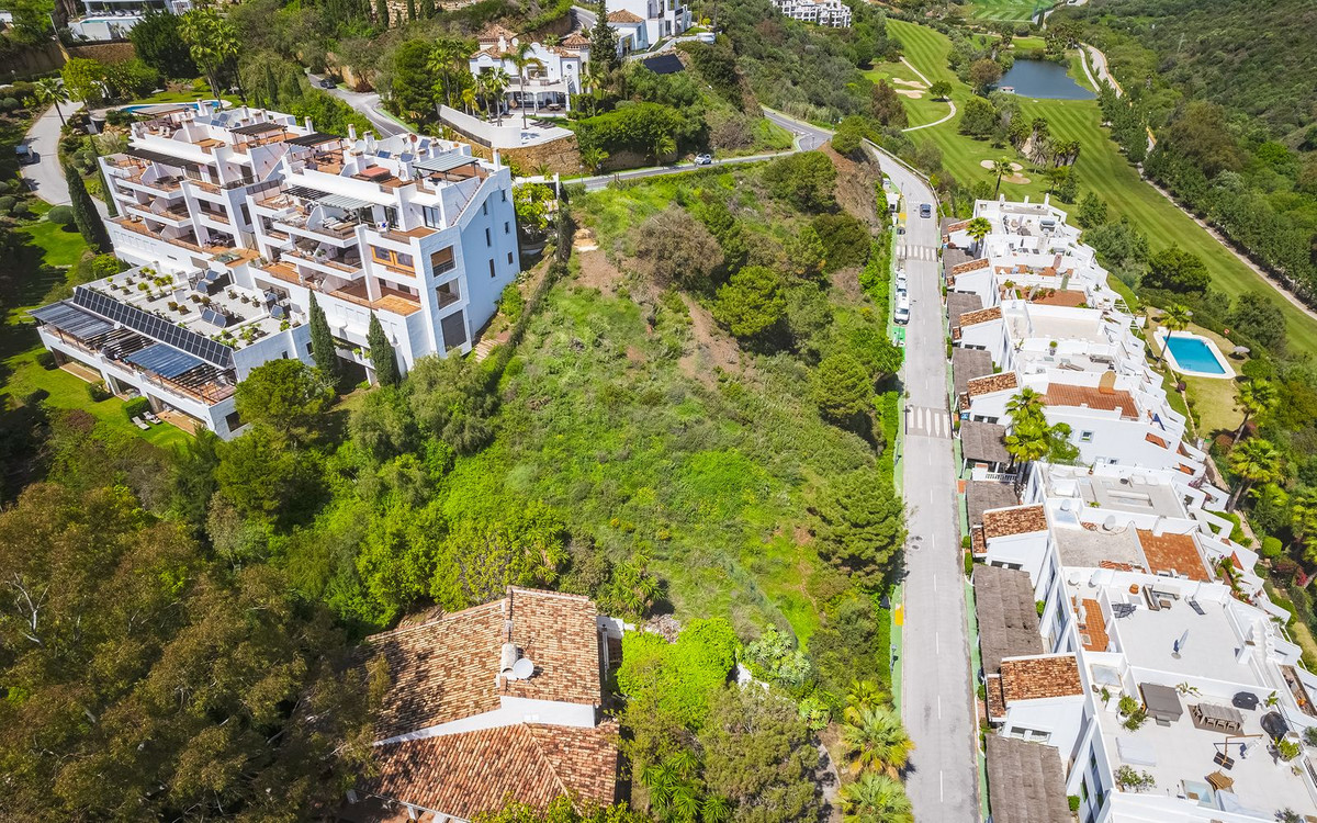1,329 m² Plot in Benahavís - Photo 9