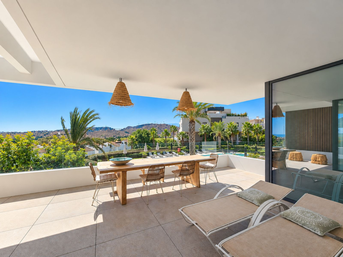 3 Bedroom Apartment in Benahavís - Photo 2