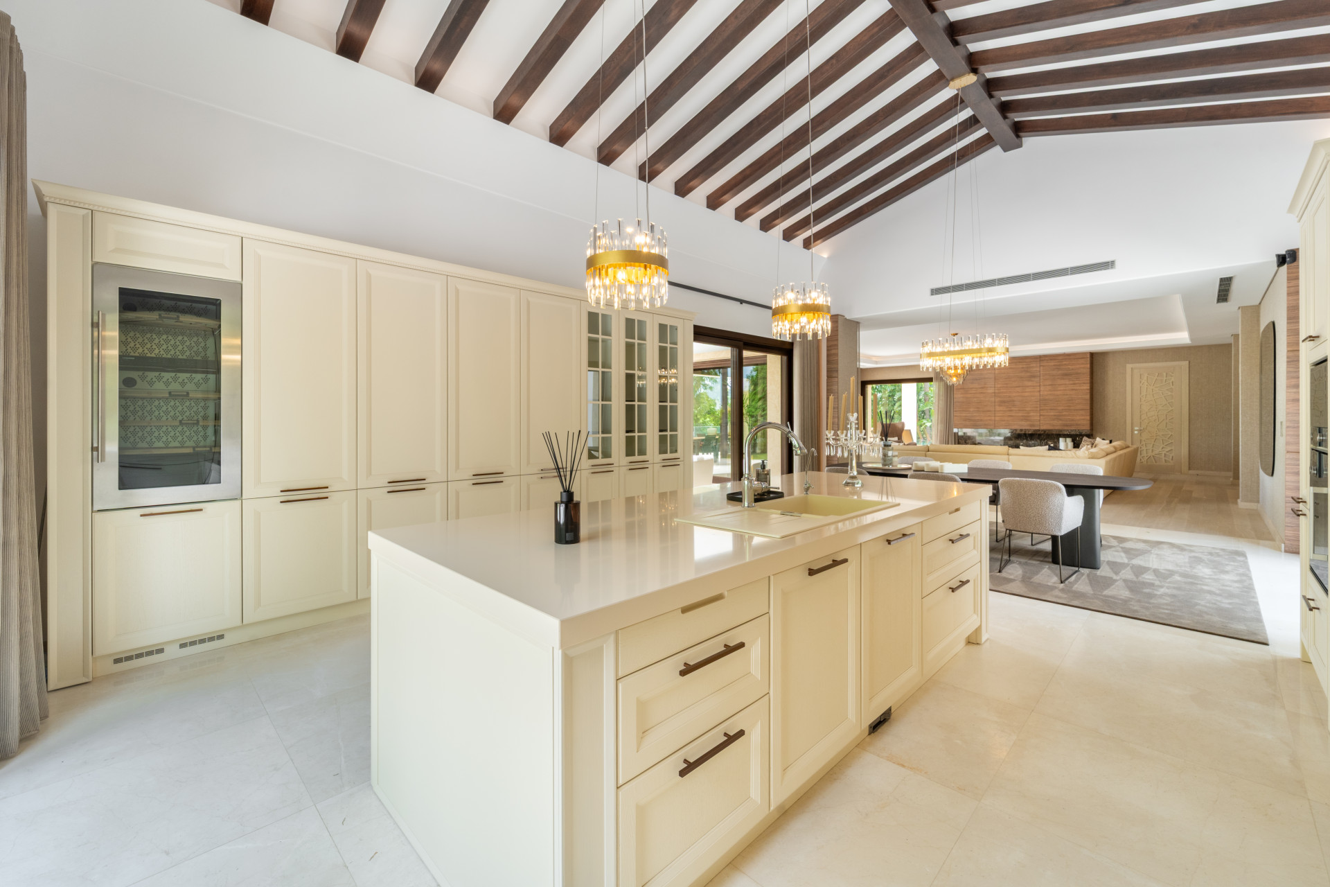 5 Bedroom Villa in Marbella - Photo 7