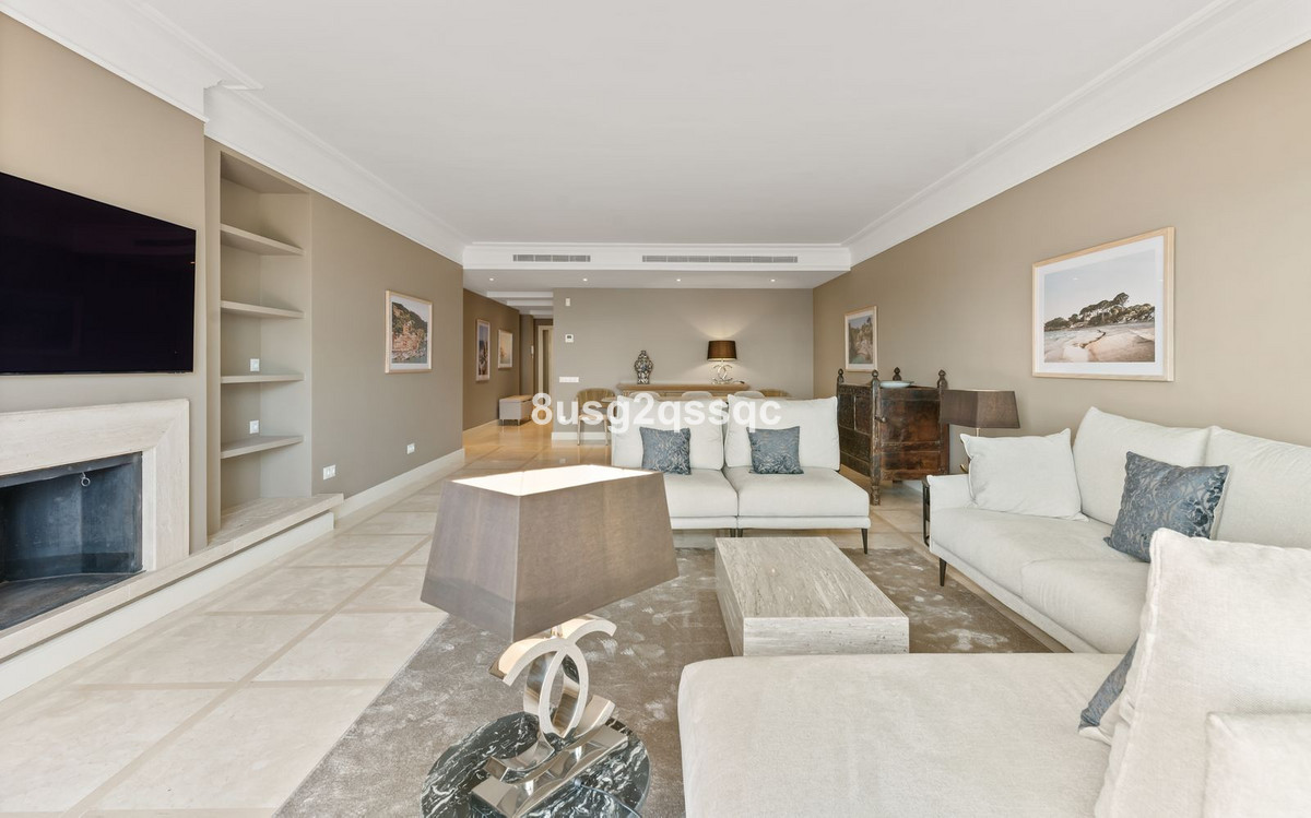 2 Bedroom Apartment in Estepona - Photo 7