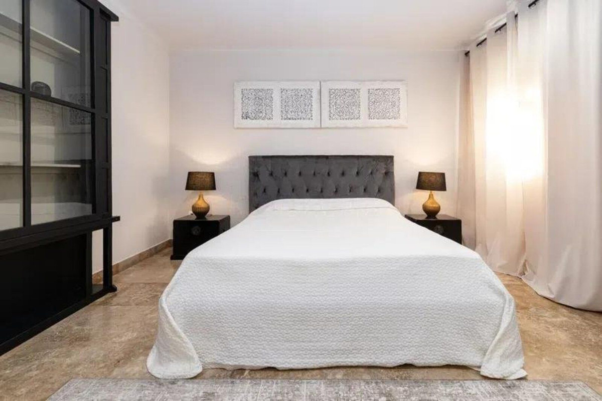3 Bedroom Apartment in Marbella - Photo 12