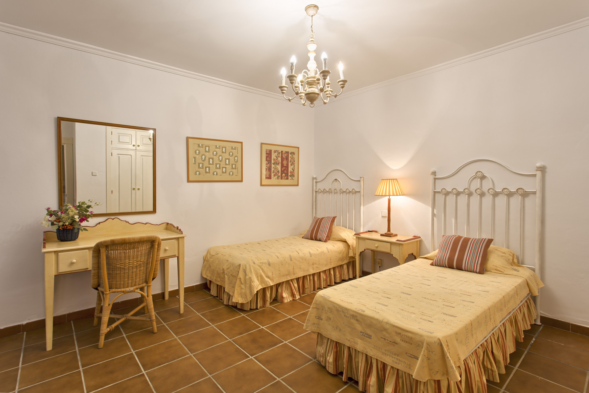 5 Bedroom Villa in Marbella - Photo 10