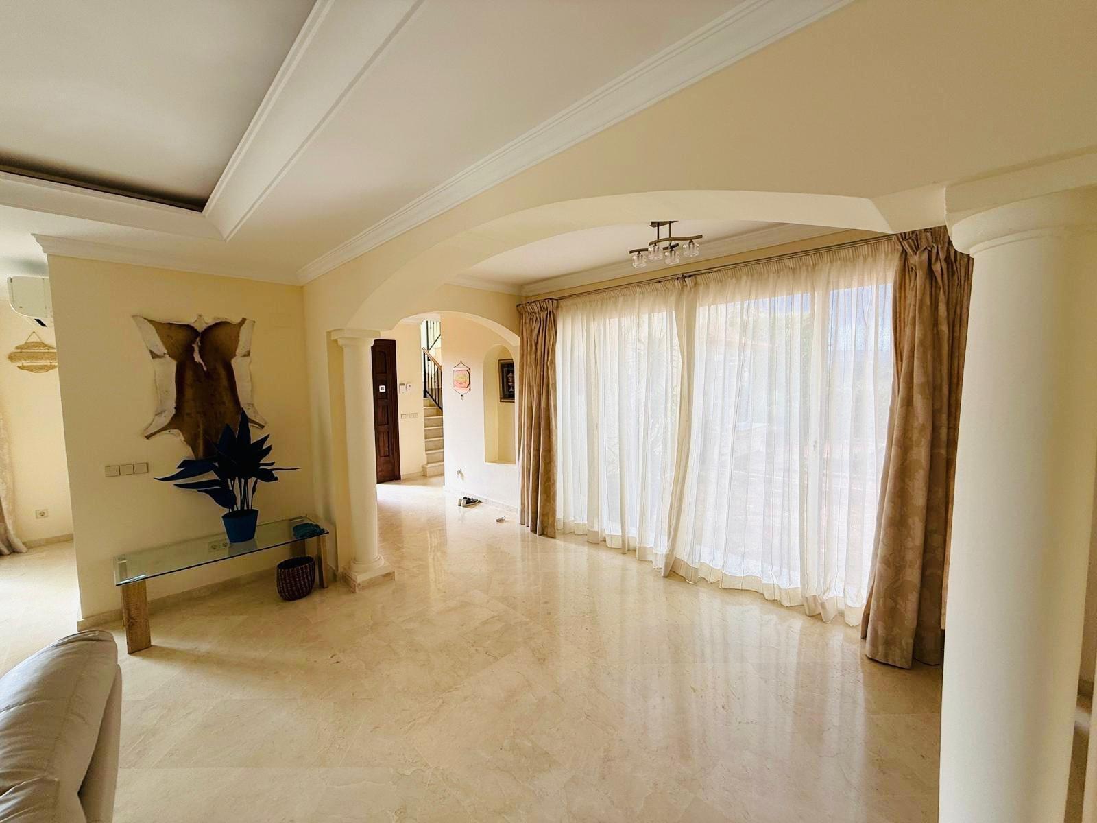 5 Bedroom Villa in Casares - Photo 9