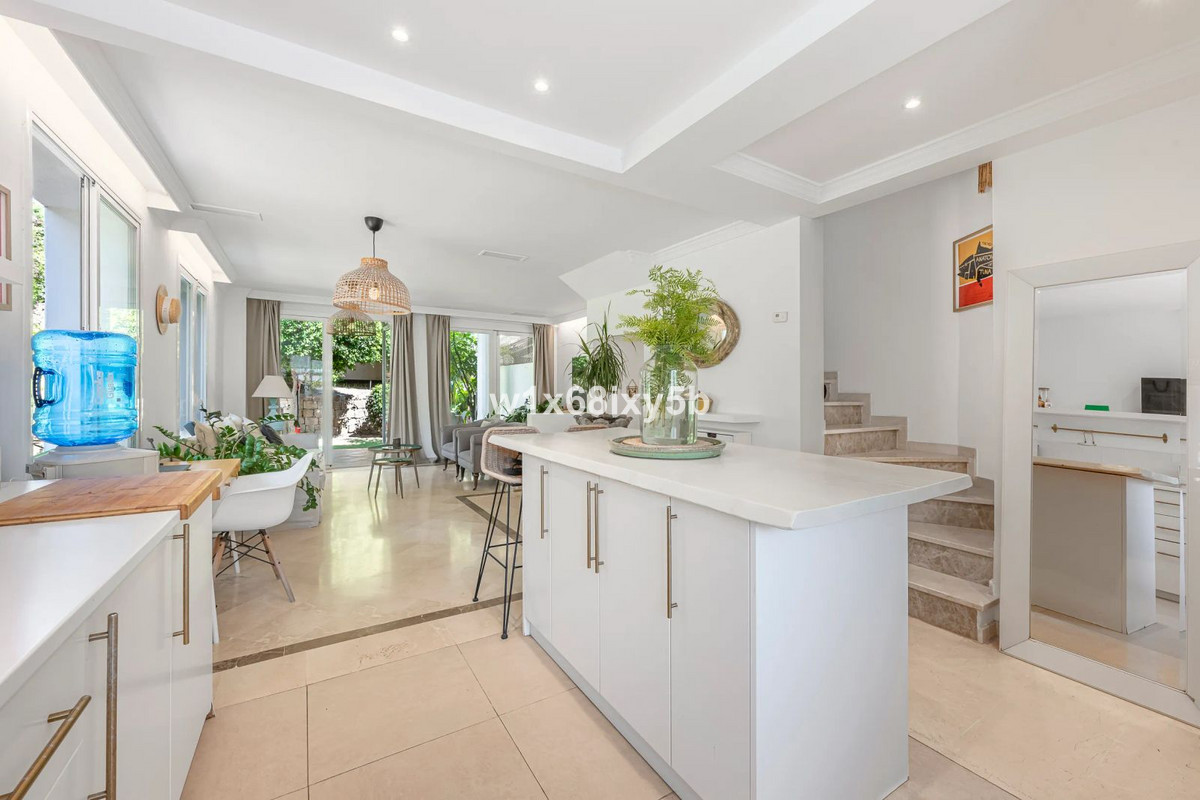3 Bedroom Townhouse in Marbella - Photo 4