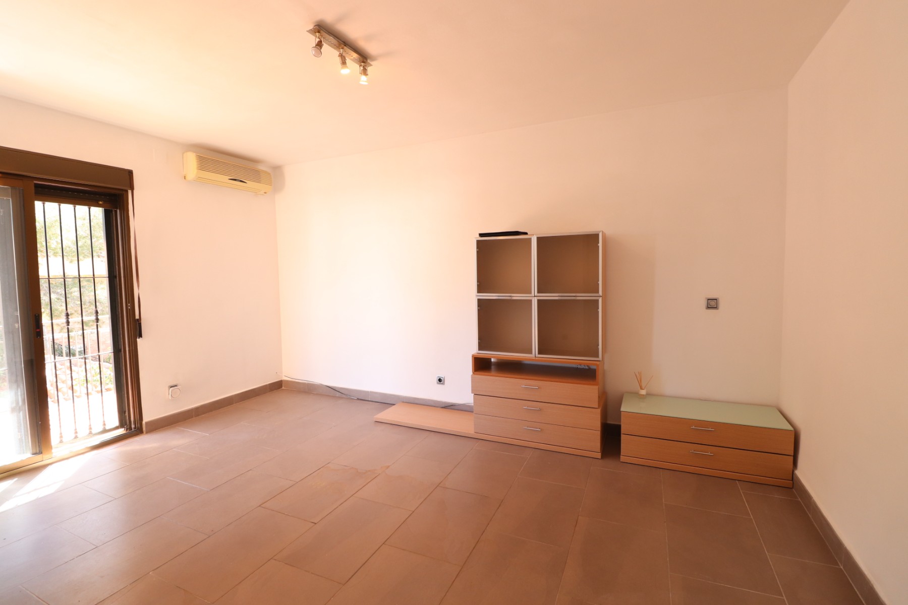 Piso de 3 dormitorios en Alicante – Foto 3