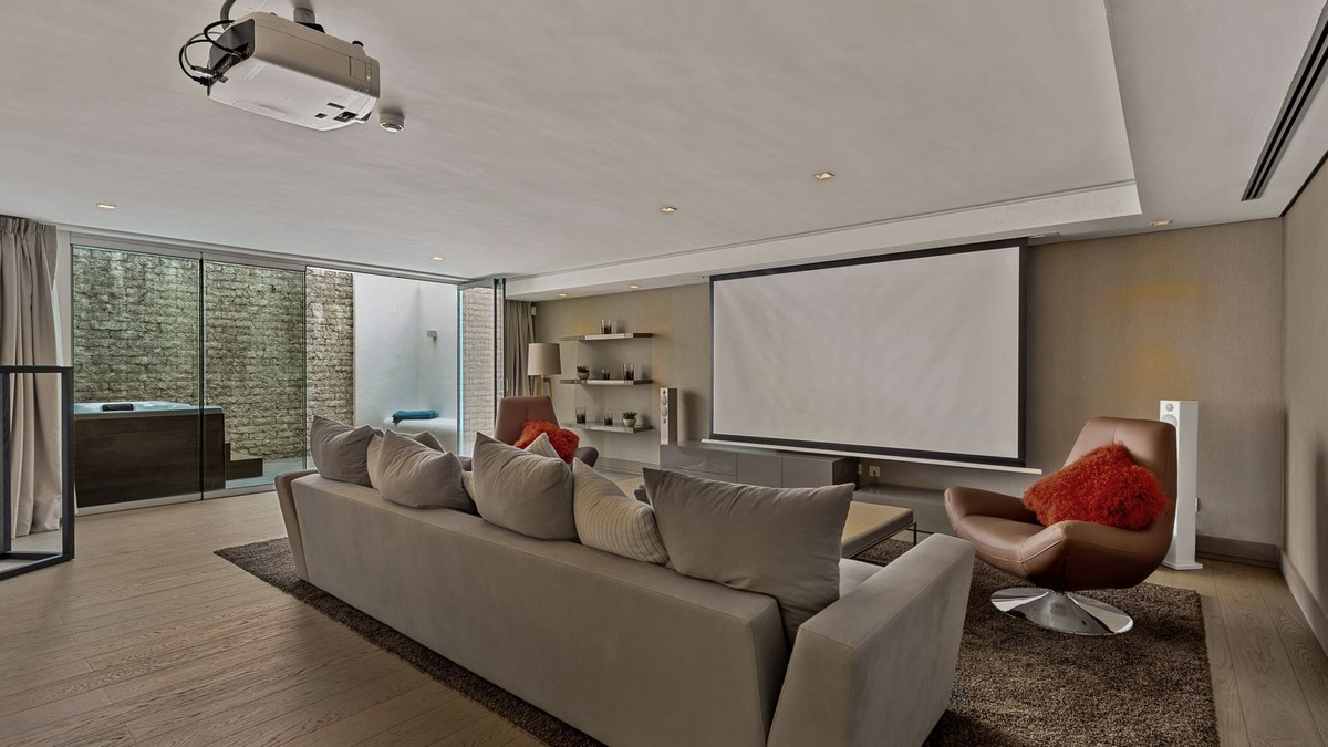4 Bedroom Villa in Marbella - Photo 29