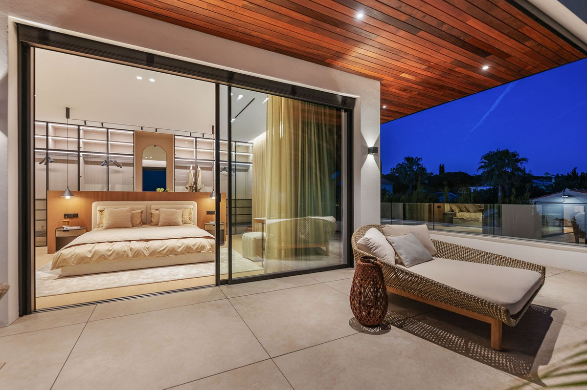 6 Bedroom Villa in Marbella - Photo 99
