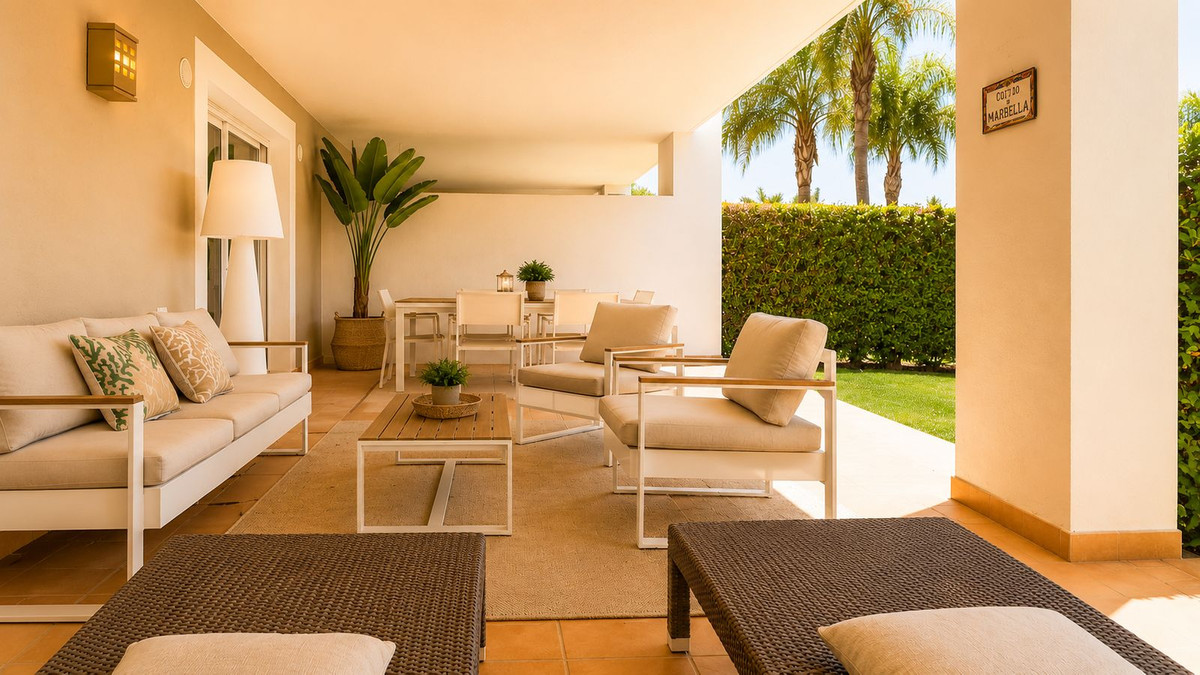 2 Bedroom Apartment in Estepona - Photo 18