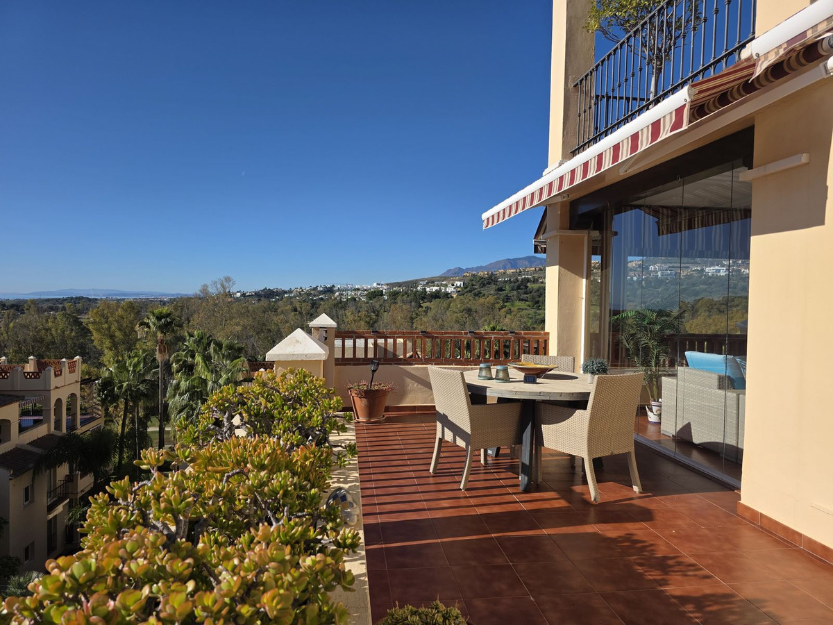 2 Bedroom Apartment in Estepona - Photo 7