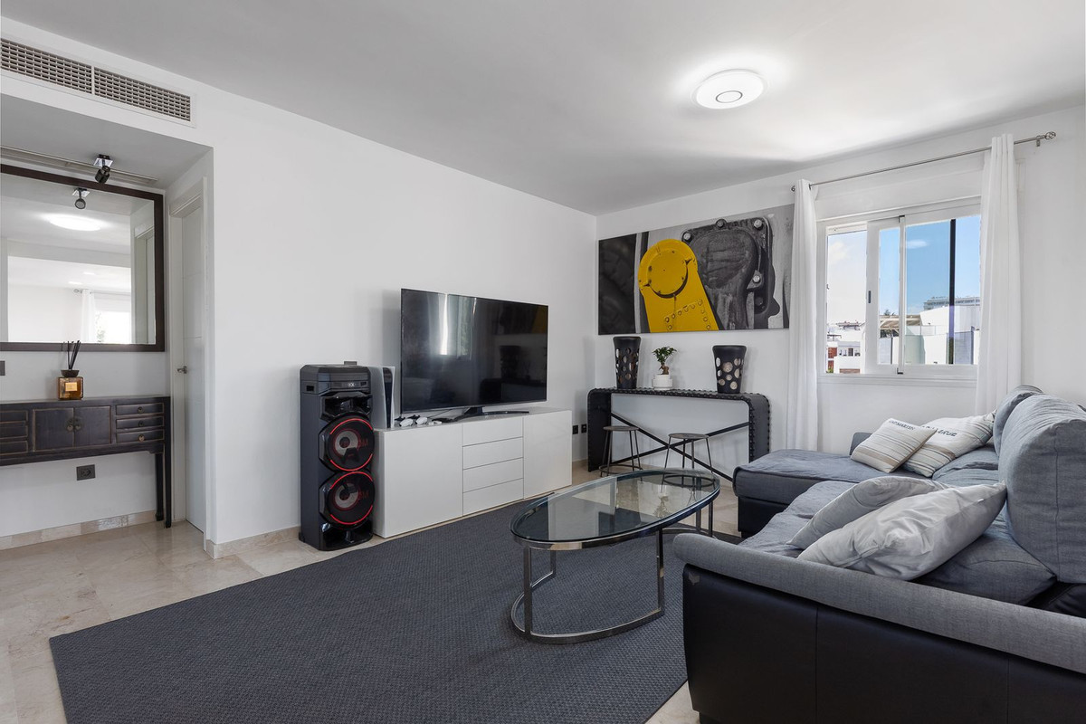 2 Bedroom Apartment in Torremolinos - Photo 9