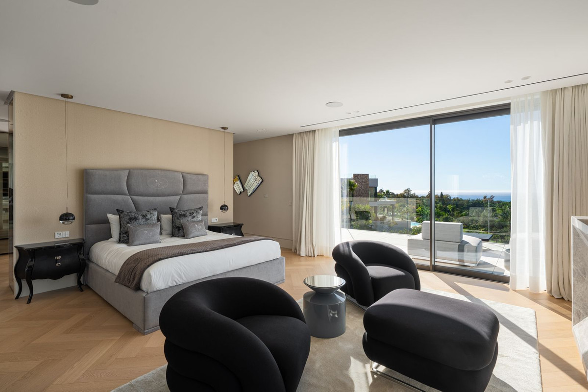 5 Bedroom Villa in Marbella - Photo 12