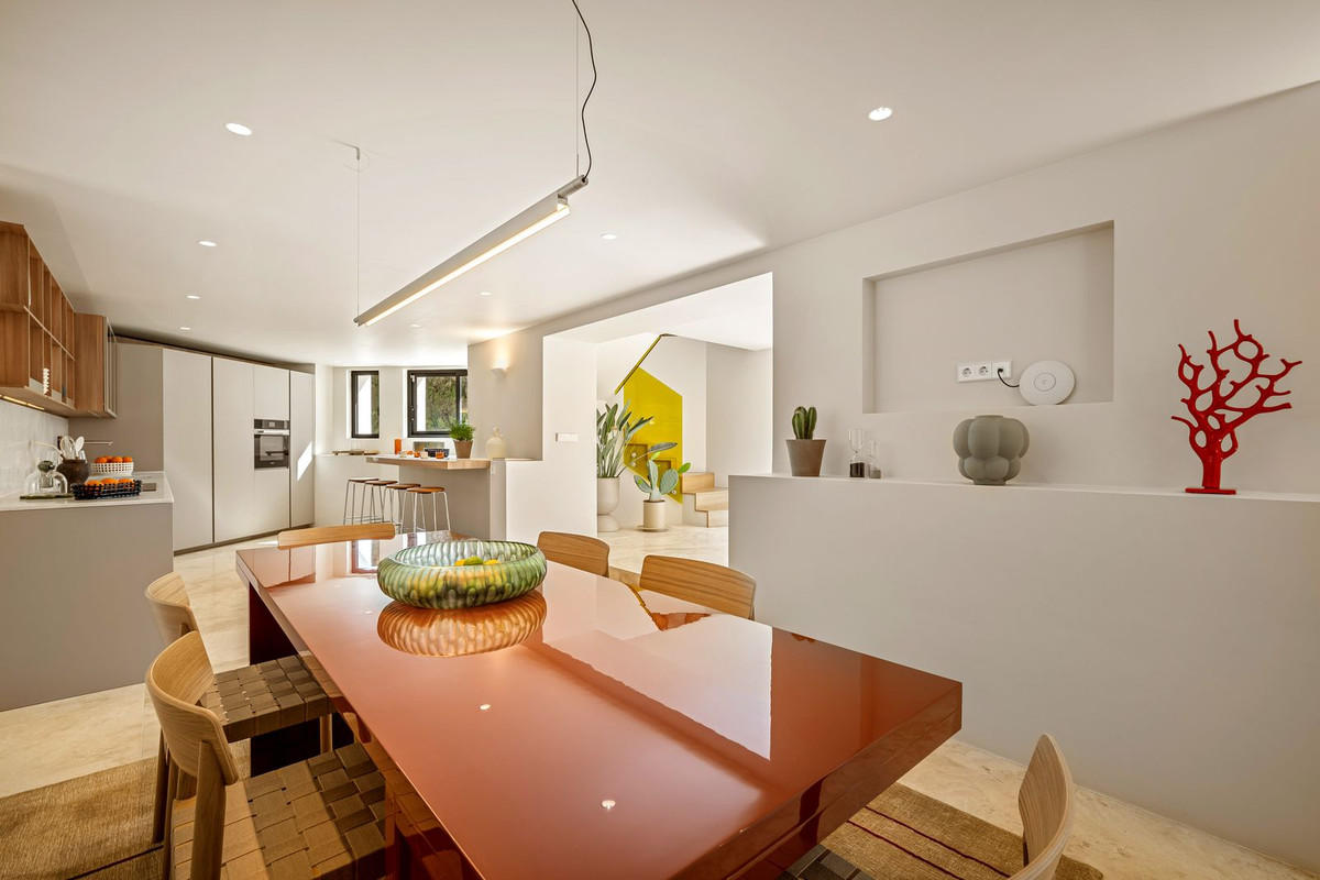 4 Bedroom Villa in Marbella - Photo 11