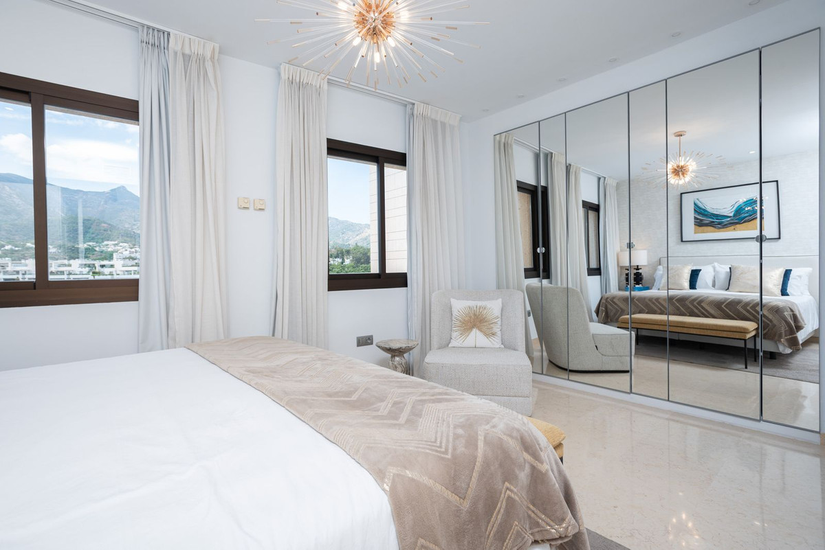 2 Bedroom Apartment in Marbella - Photo 13