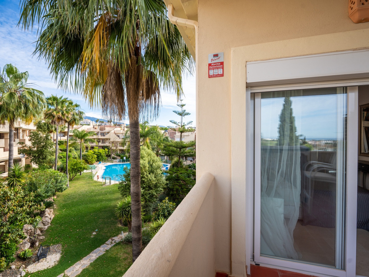 1 Bedroom Penthouse in Estepona - Photo 24