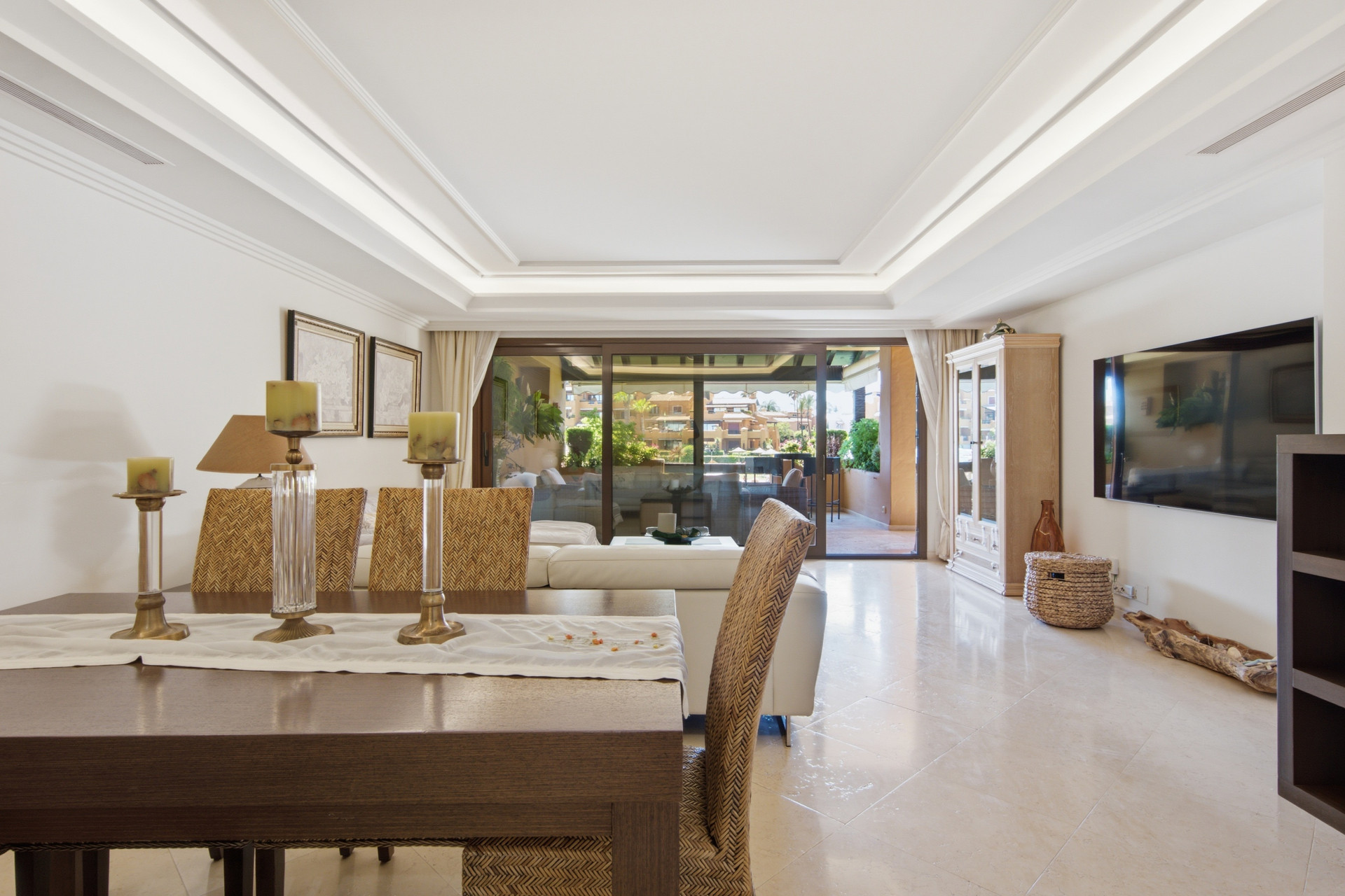 3 Bedroom Apartment in Estepona - Photo 5