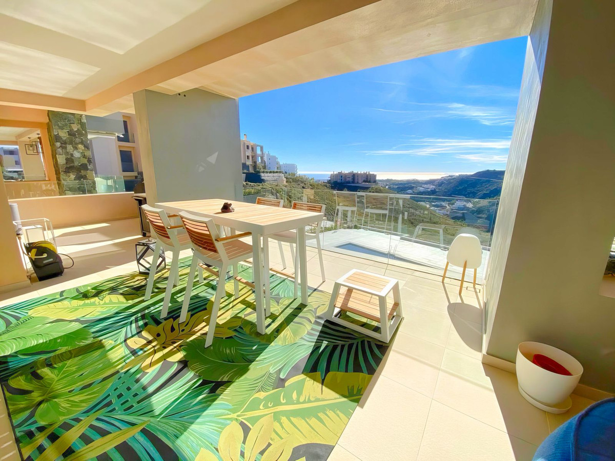 4 Bedroom Apartment in Benahavís - Photo 12